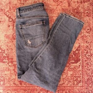 american eagle high rise ripped jeans size 2